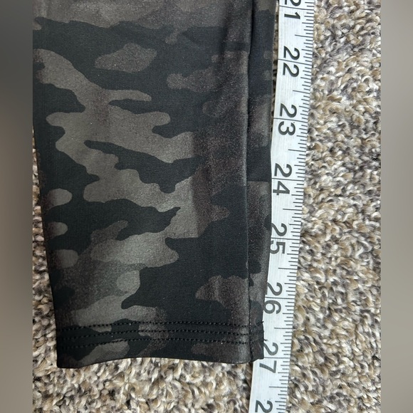 SPANX NWOT camo legging with sheen size medium - Picture 7 of 7